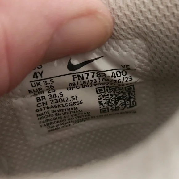 Youth Dunks - Picture 3 of 3